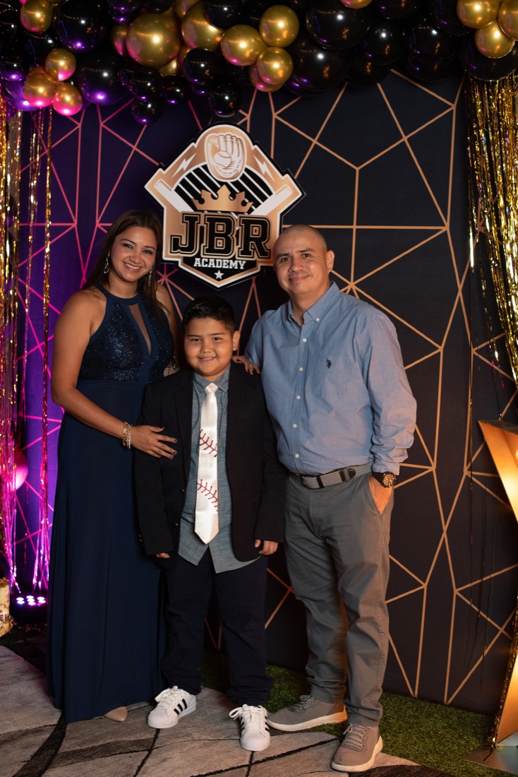 Familia JBR Academy en la fiesta de 2do aniversario