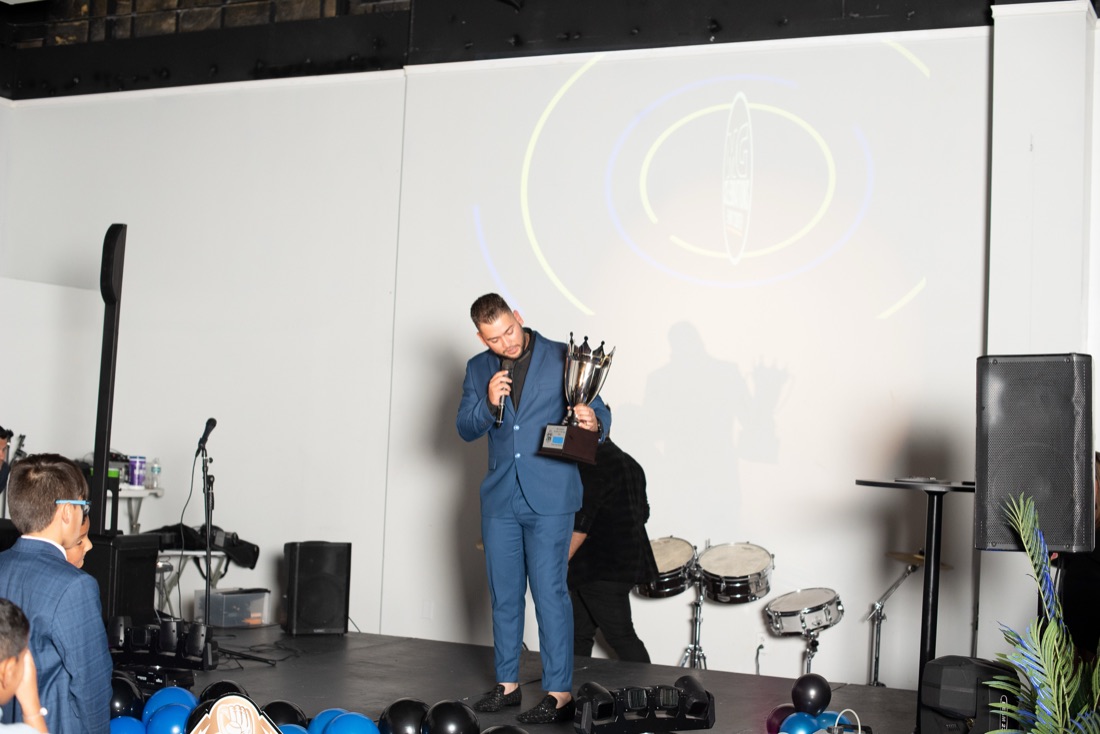 Show en el escenario, fiesta de 2do aniversario JBR Academy